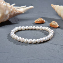 Load image into Gallery viewer, Freshwater Pearl Stretch Bracelet