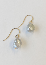 Load image into Gallery viewer, Simple baroque drops: 14K Gold Fill / Gray
