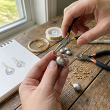 Load image into Gallery viewer, Simple baroque drops: 14K Gold Fill / Gray

