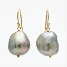 Load image into Gallery viewer, Simple baroque drops: 14K Gold Fill / Gray
