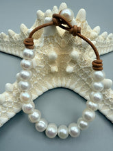 Load image into Gallery viewer, Freshwater Pearls and Leather Bracelet

